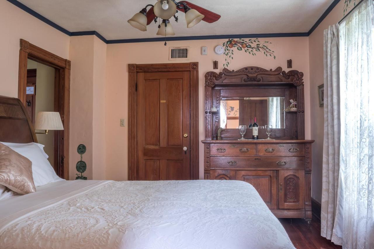 The Ann Stevens House 3*